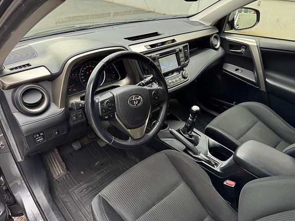 Toyota RAV4 16 of 30