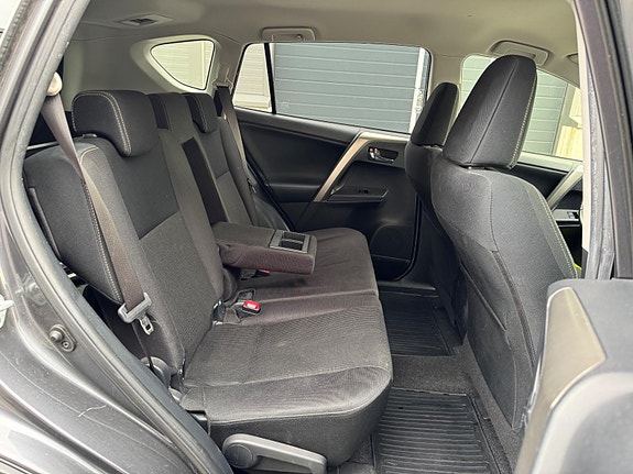 Toyota RAV4 21 of 30