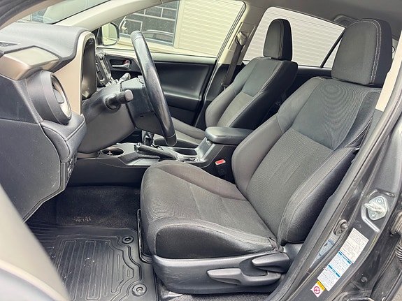 Toyota RAV4 17 of 30
