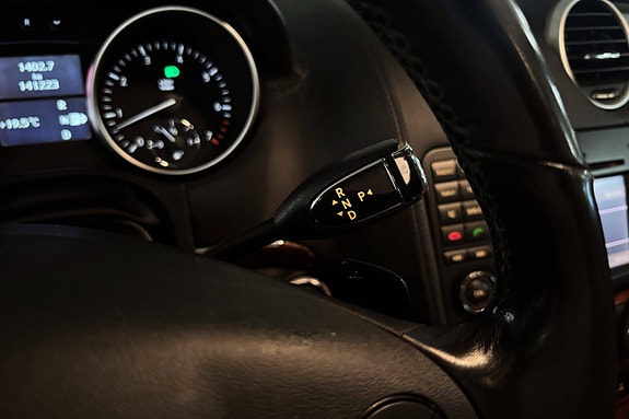 Mercedes-Benz ML500 16 of 30
