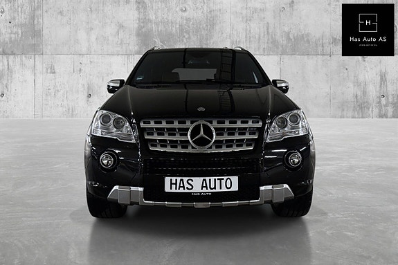 Mercedes-Benz ML500 2 of 30