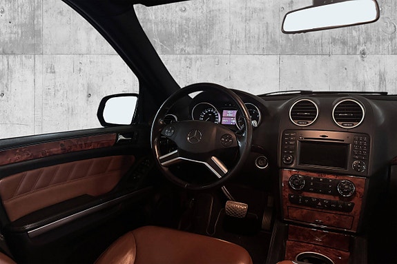 Mercedes-Benz ML500 21 of 30