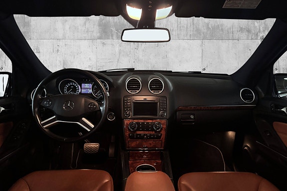 Mercedes-Benz ML500 22 of 30