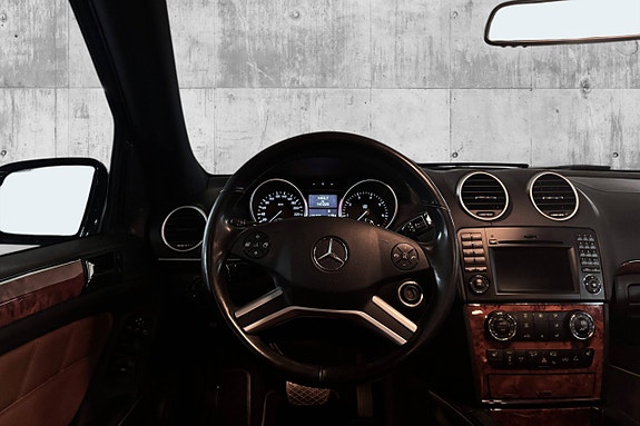 Mercedes-Benz ML500 14 of 30