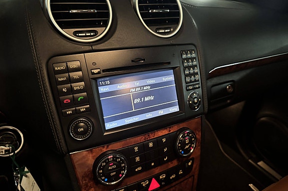 Mercedes-Benz ML500 30 of 30