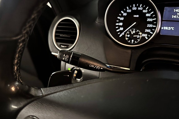 Mercedes-Benz ML500 15 of 30