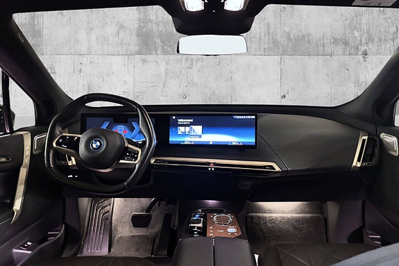 BMW iX 19 of 30