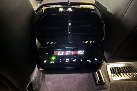 BMW iX 29 of 30