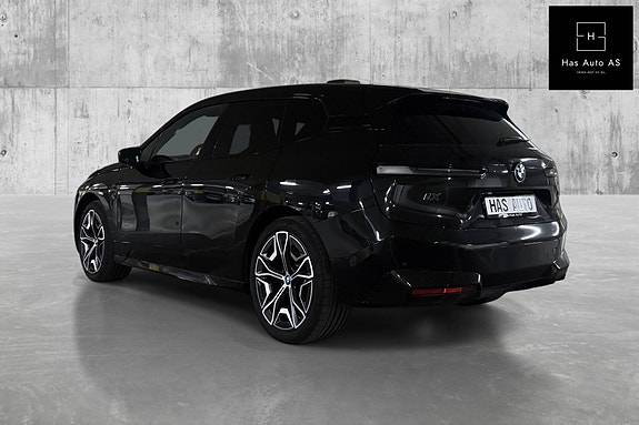 BMW iX 9 of 30