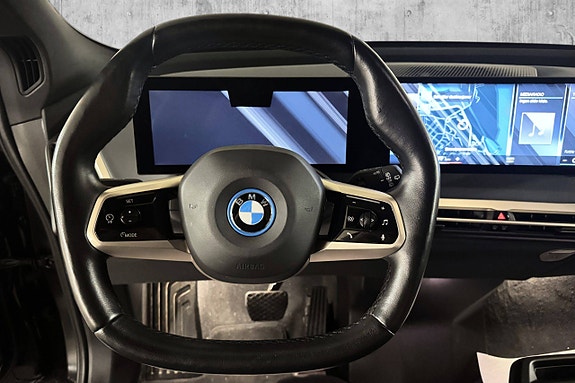 BMW iX 21 of 30