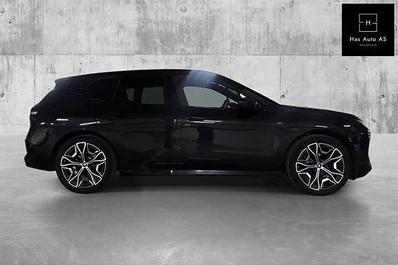 BMW iX 4 of 30