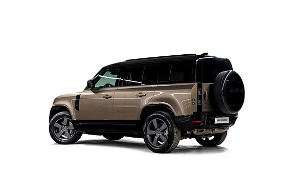 Land Rover Defender 110 6 of 30