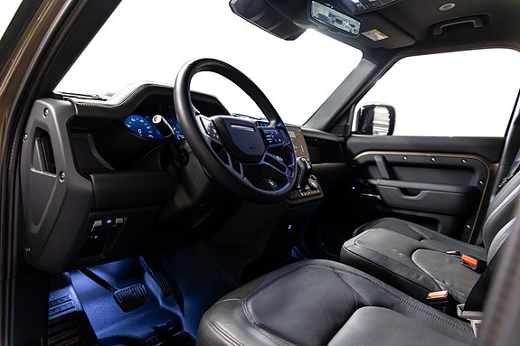 Land Rover Defender 110 15 of 30