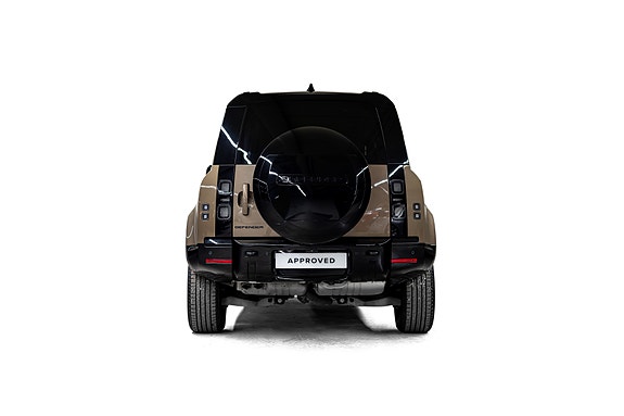 Land Rover Defender 110 9 of 30