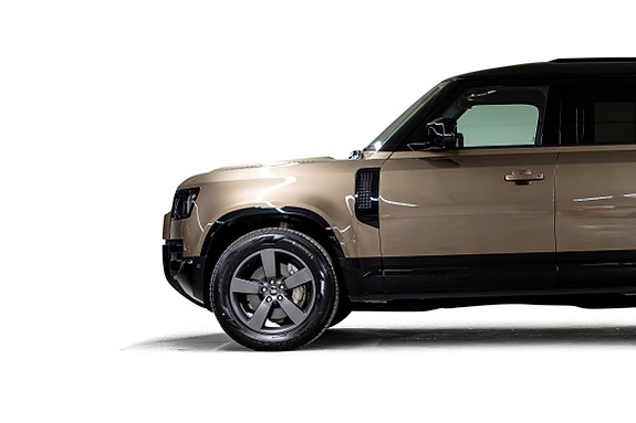Land Rover Defender 110 11 of 30
