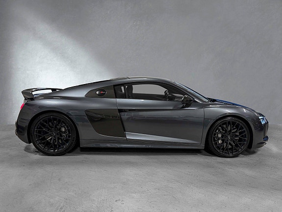 Audi R8 2 of 30