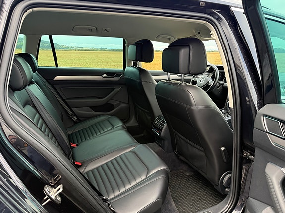 Volkswagen Passat 24 of 30