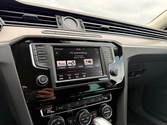 Volkswagen Passat 16 of 30