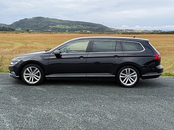 Volkswagen Passat 7 of 30