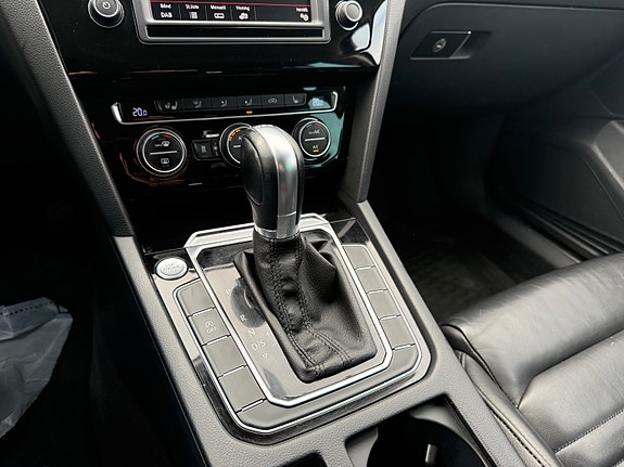 Volkswagen Passat 19 of 30