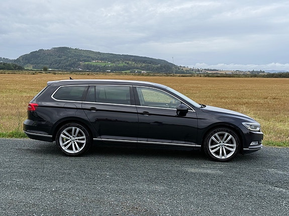 Volkswagen Passat 3 of 30