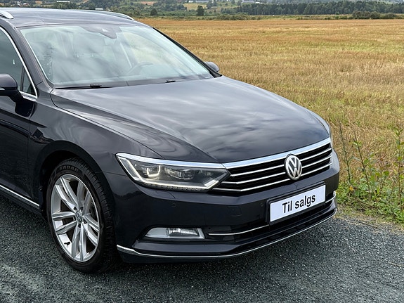Volkswagen Passat 2 of 30
