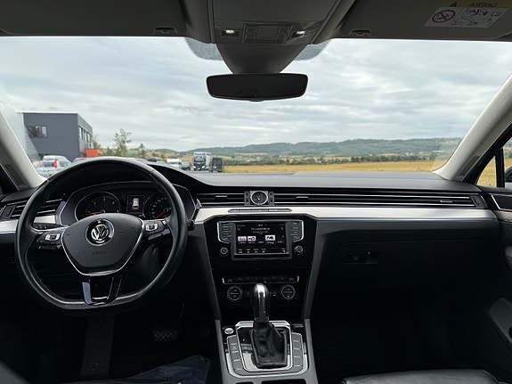 Volkswagen Passat 21 of 30