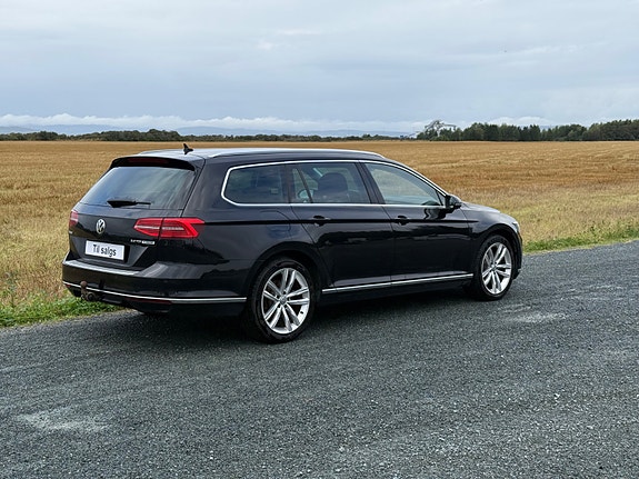 Volkswagen Passat 4 of 30