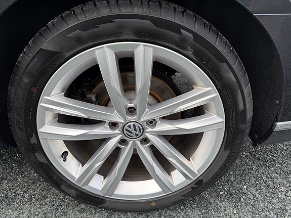 Volkswagen Passat 25 of 30