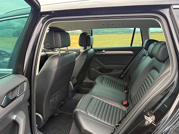 Volkswagen Passat 22 of 30