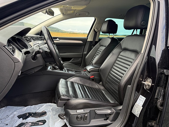 Volkswagen Passat 11 of 30