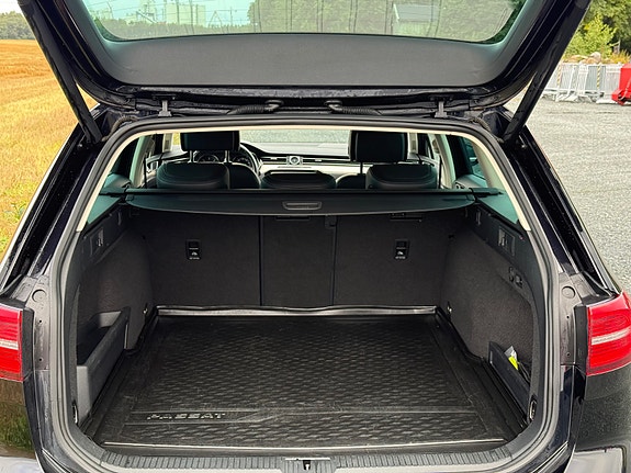 Volkswagen Passat 10 of 30