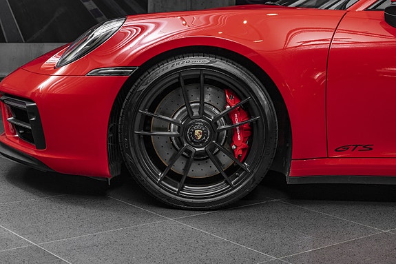 Porsche 911 18 of 30