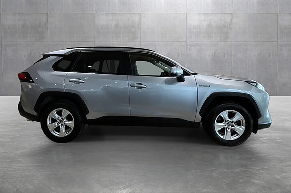 Toyota RAV4 6 of 26
