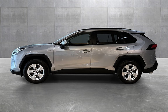Toyota RAV4 2 of 26