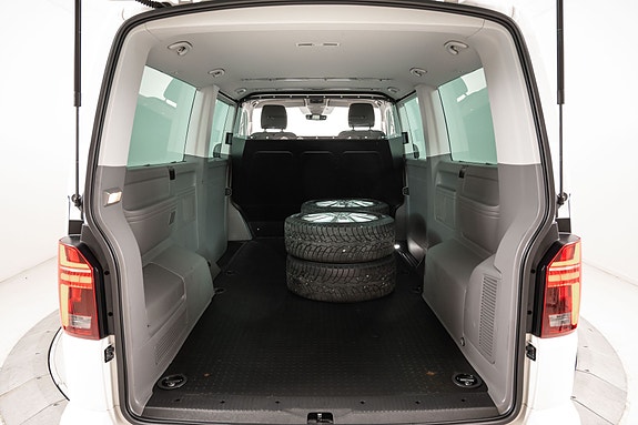Volkswagen Caravelle 16 of 20