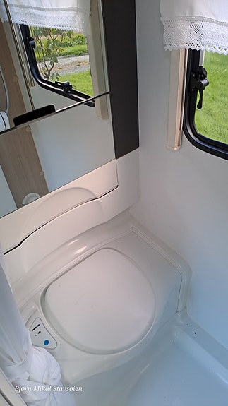 Adria Action 361 LH 17 of 26