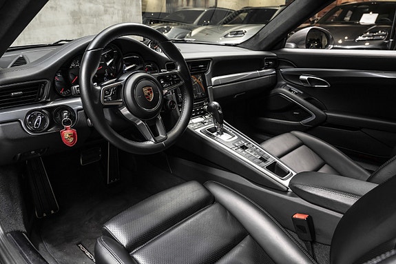 Porsche 911 16 of 30