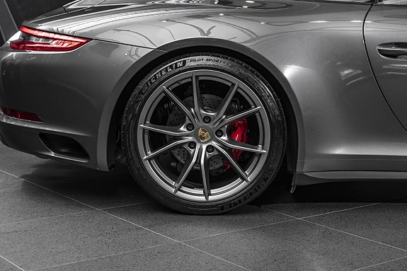 Porsche 911 12 of 30