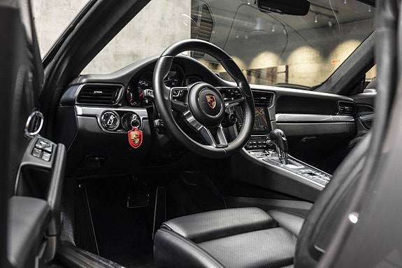 Porsche 911 18 of 30