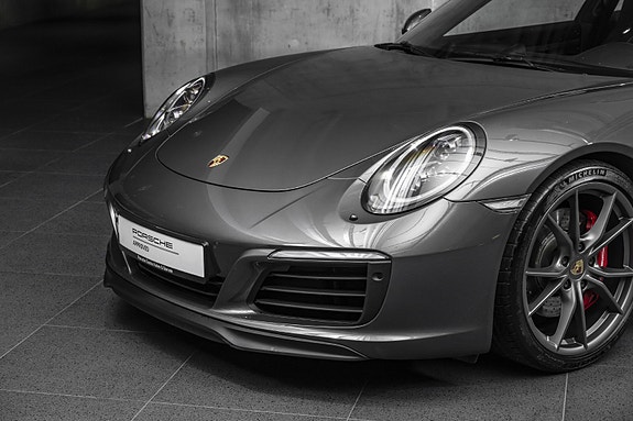 Porsche 911 4 of 30