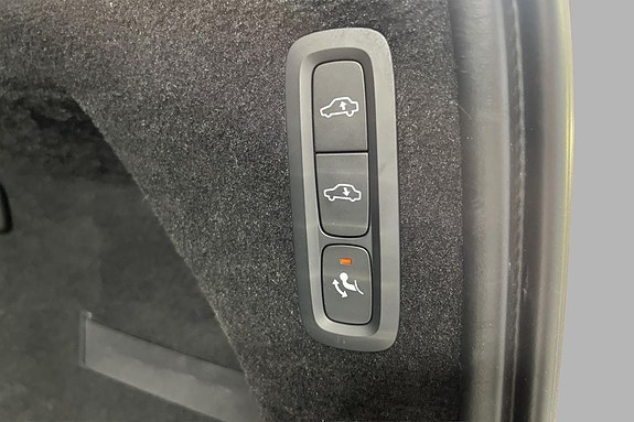 Volvo XC90 14 of 30
