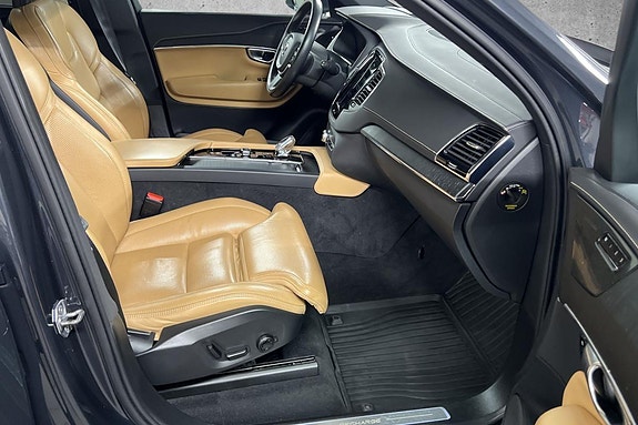 Volvo XC90 18 of 30
