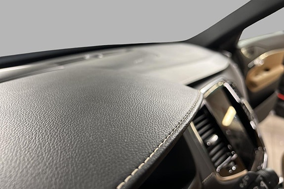 Volvo XC90 27 of 30