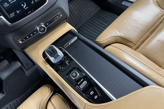 Volvo XC90 8 of 30