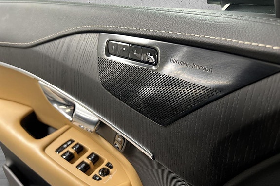Volvo XC90 24 of 30