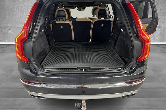 Volvo XC90 16 of 30