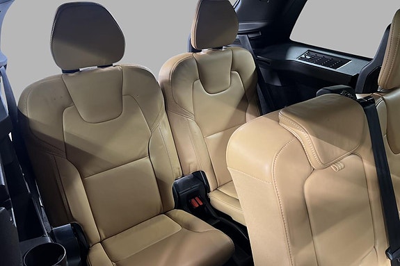 Volvo XC90 15 of 30