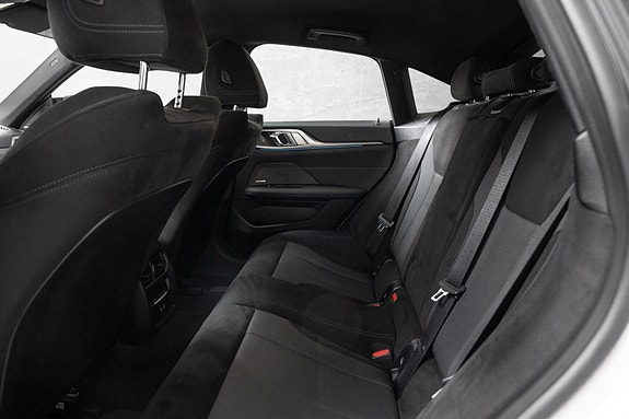 BMW i4 18 of 29