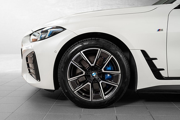 BMW i4 8 of 29